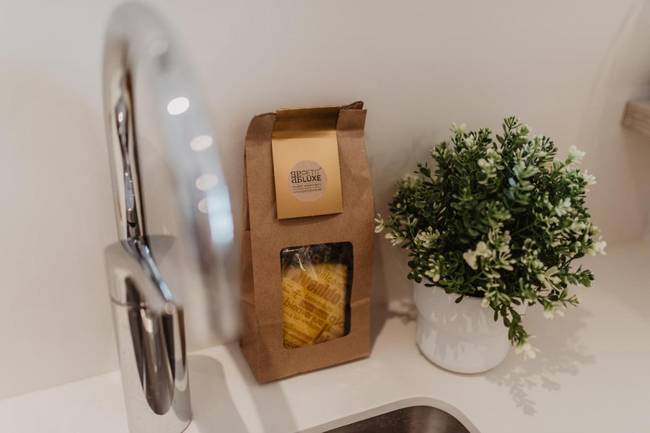 Petit Luxe Volta Apartaments 特拉萨 外观 照片