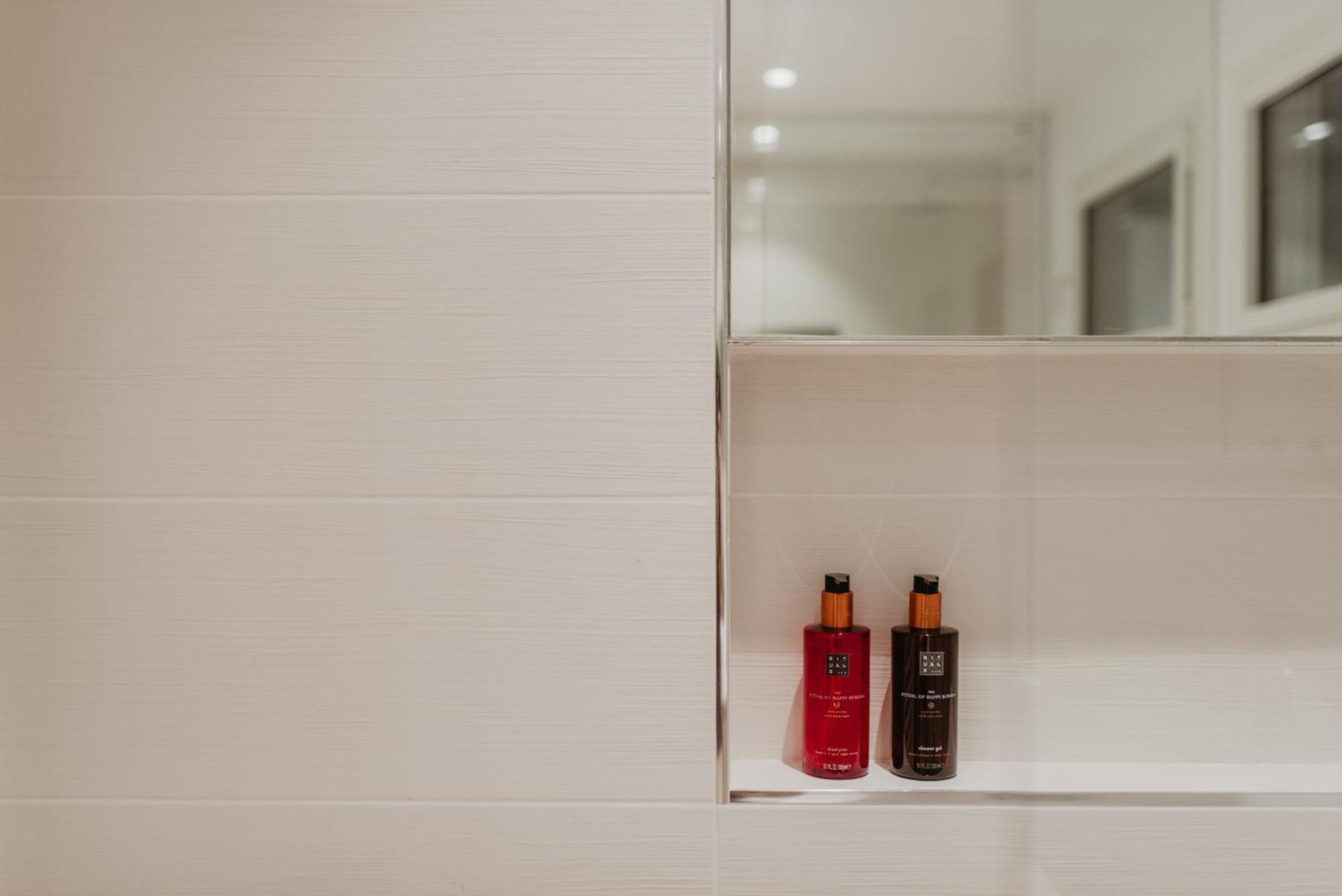 Petit Luxe Volta Apartaments 特拉萨 外观 照片